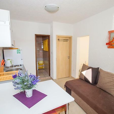 Apartmani Cindric Karlobag Bagian luar foto