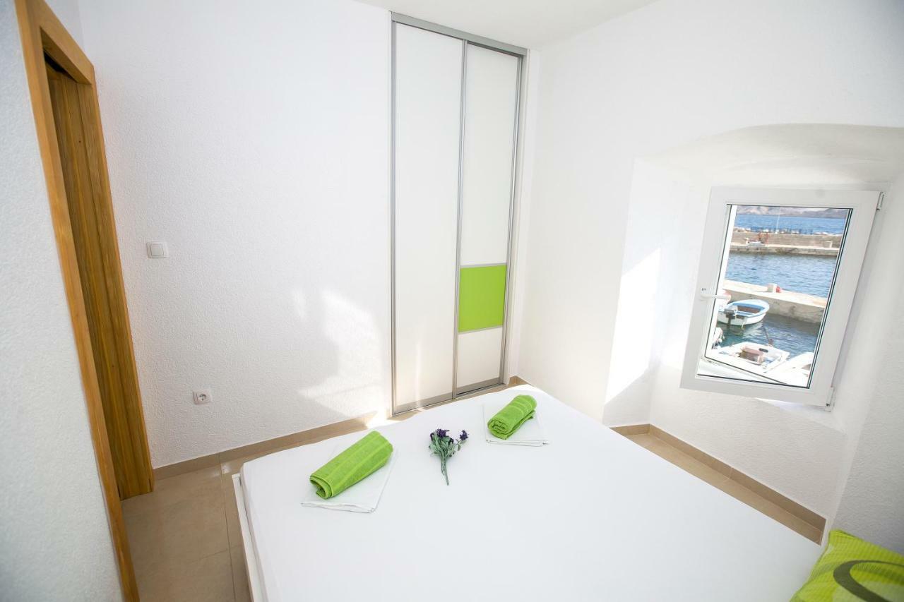 Apartmani Cindric Karlobag Bagian luar foto