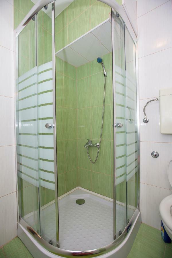 Apartmani Cindric Karlobag Bagian luar foto