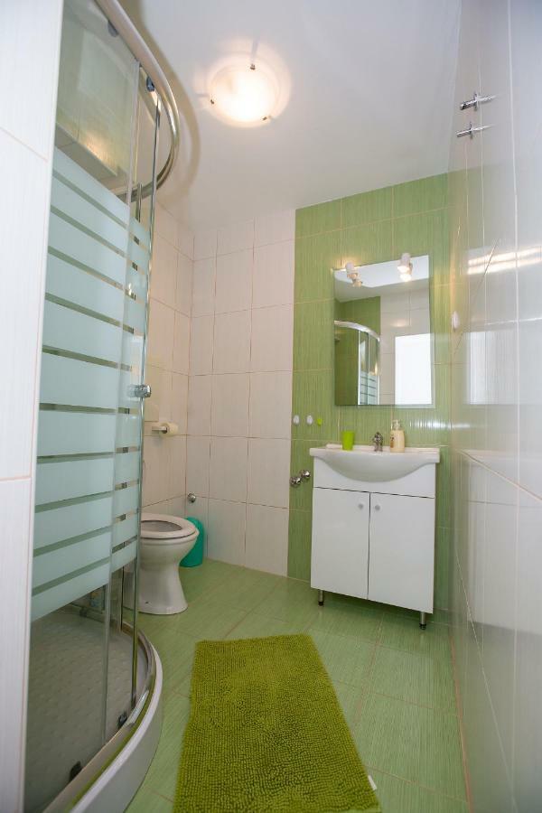 Apartmani Cindric Karlobag Bagian luar foto
