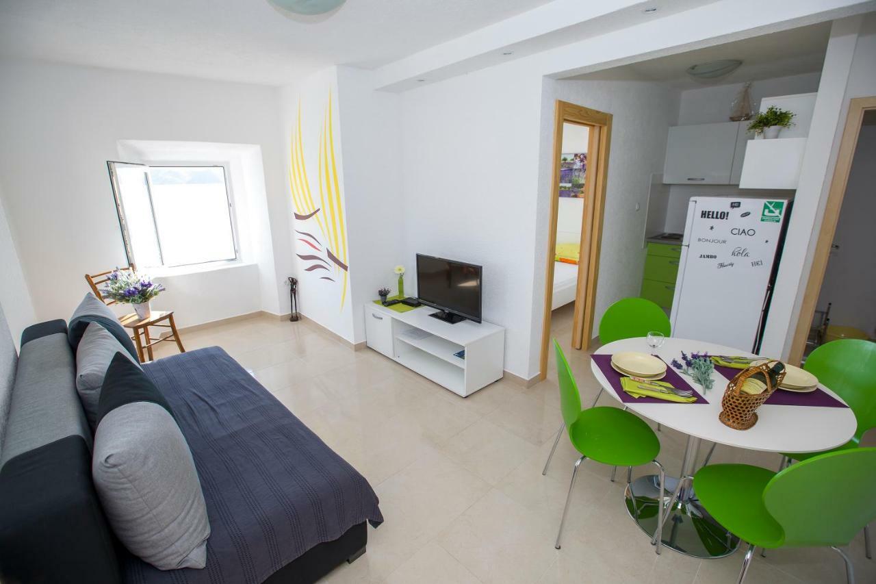 Apartmani Cindric Karlobag Bagian luar foto