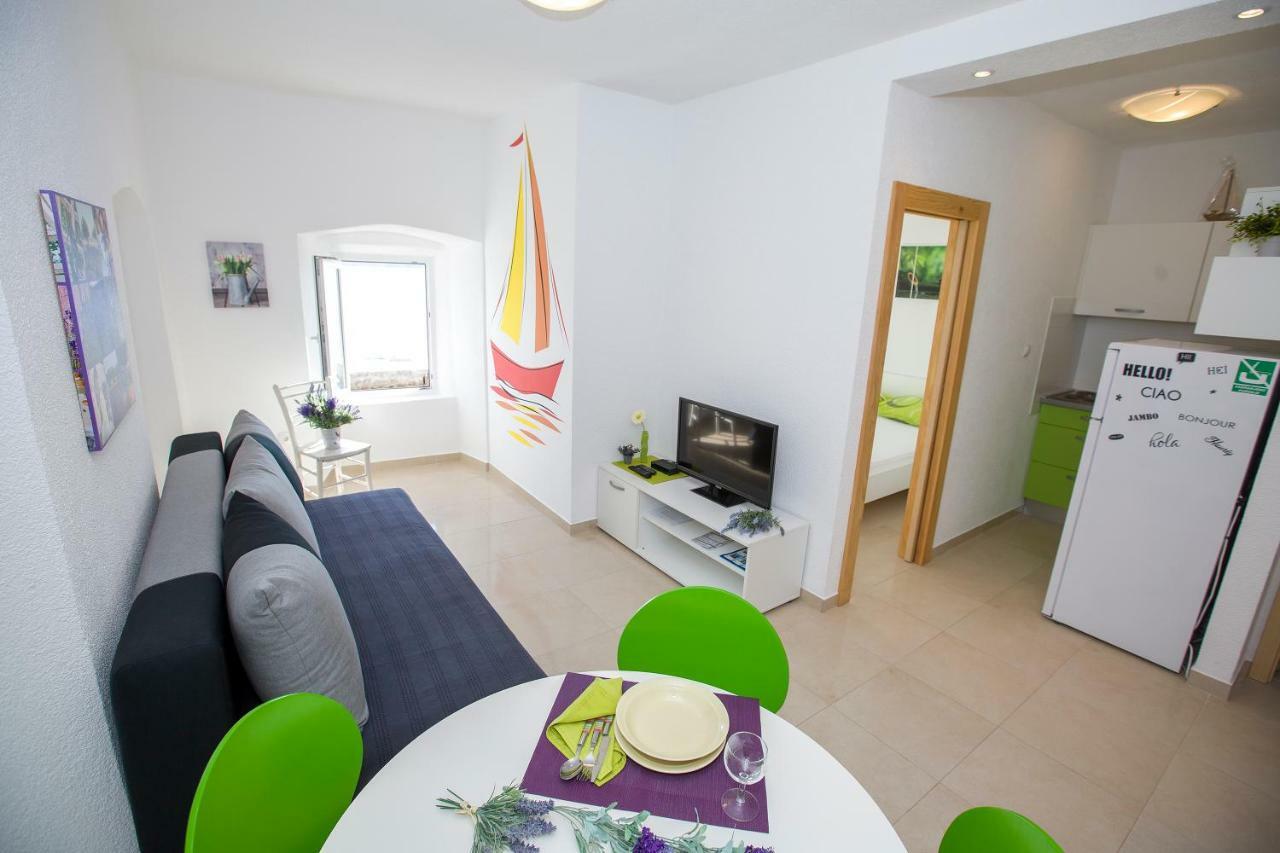 Apartmani Cindric Karlobag Bagian luar foto