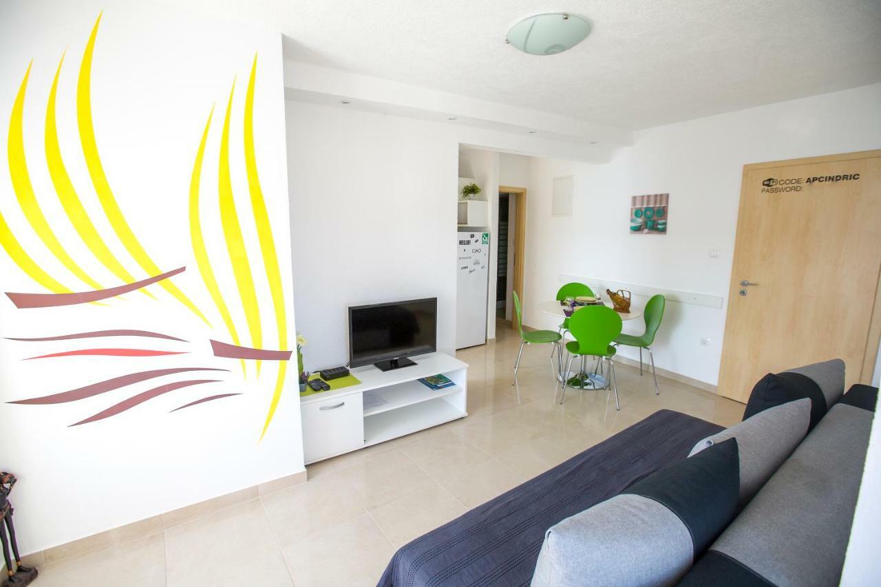 Apartmani Cindric Karlobag Bagian luar foto