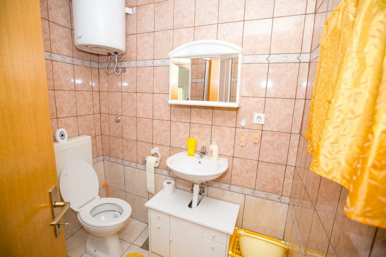 Apartmani Cindric Karlobag Bagian luar foto