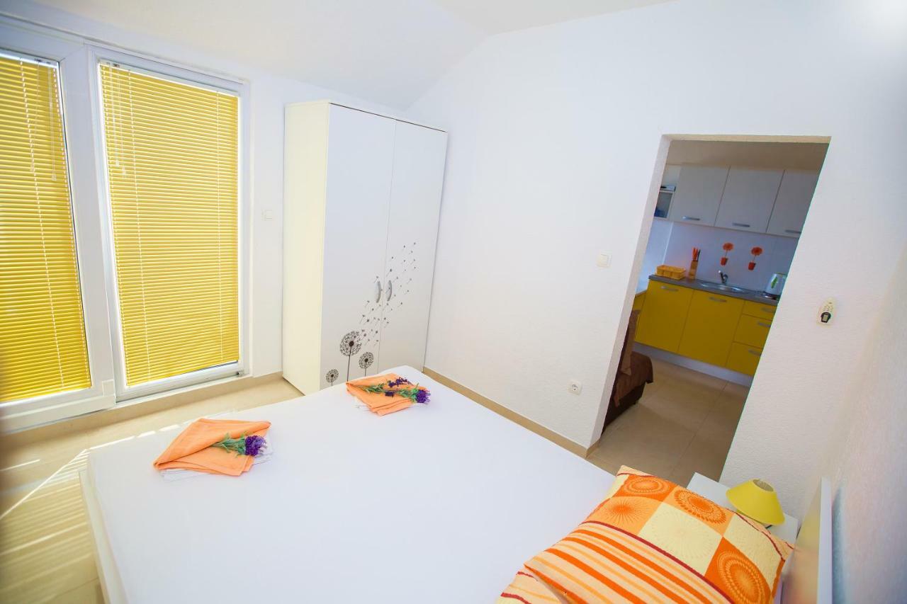 Apartmani Cindric Karlobag Bagian luar foto
