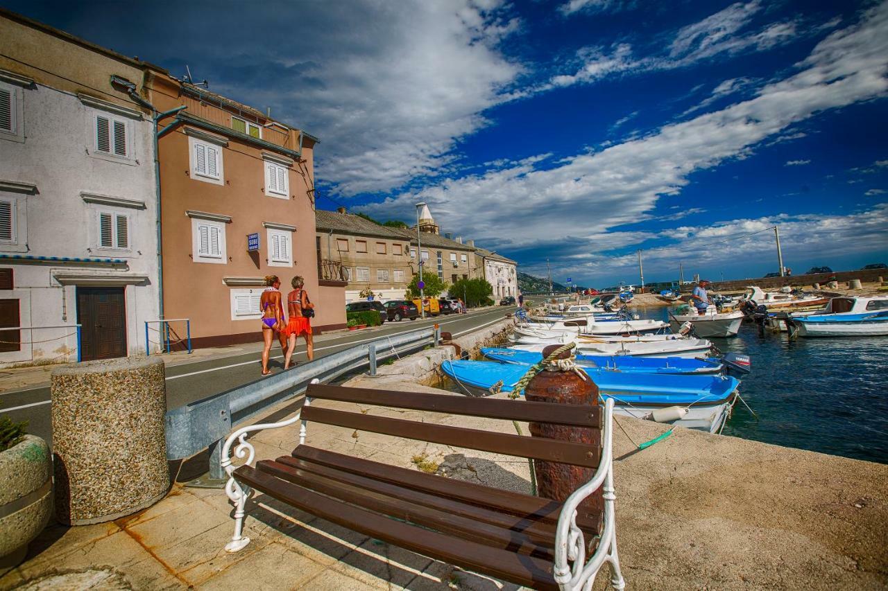 Apartmani Cindric Karlobag Bagian luar foto