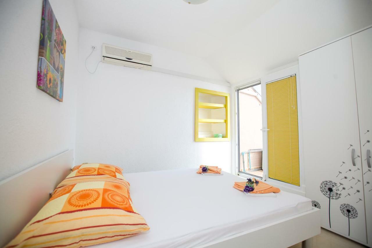 Apartmani Cindric Karlobag Bagian luar foto