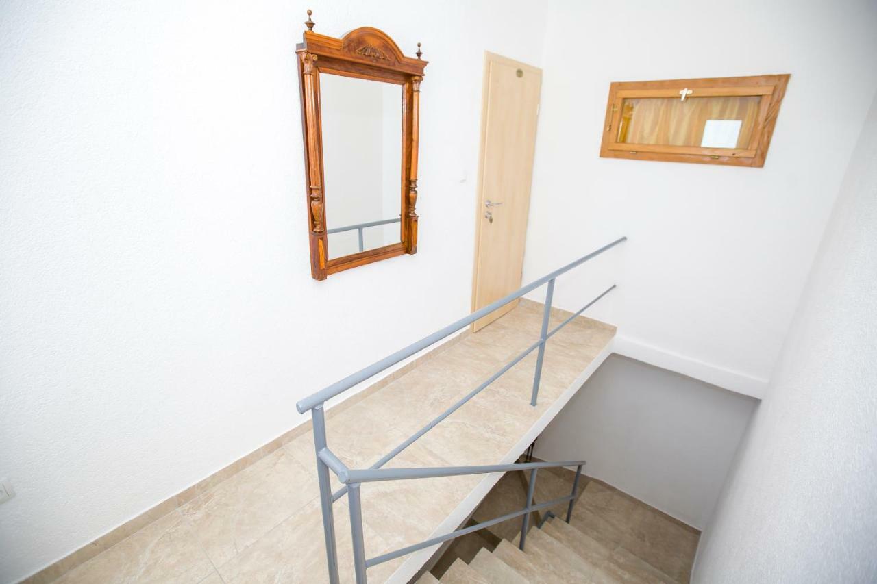 Apartmani Cindric Karlobag Bagian luar foto