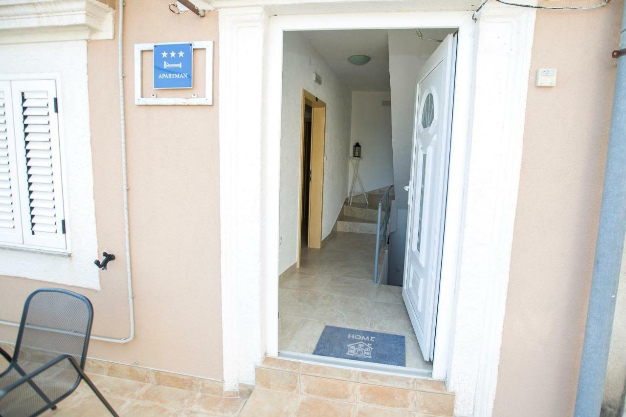 Apartmani Cindric Karlobag Bagian luar foto